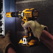 DEWALT DCD790D2 20V MAX XR Lithium-Ion Brushless Compact Drill/Driver Kit