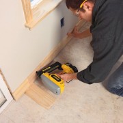 DEWALT DC608K 18-Volt 18-Gauge 2-Inch Brad Nailer Kit DEWALT DC608K 18-Volt 18-Gauge 2-Inch Brad Nailer Kit