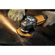 BOSTITCH BTE820K 7-Amp 4-1/2-Inch Angle Grinder Kit